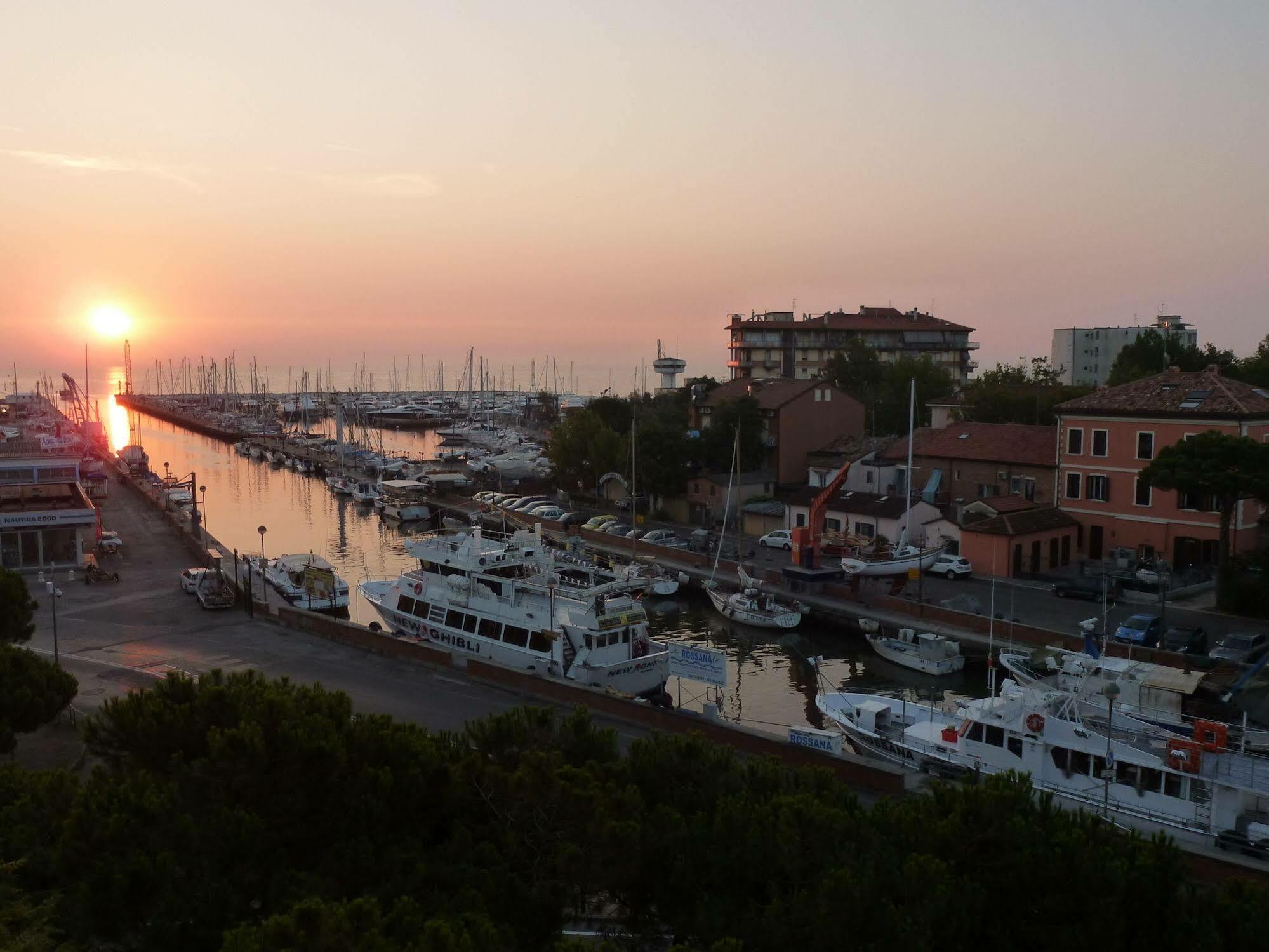 Hotel Franca Milano Marittima Exterior photo